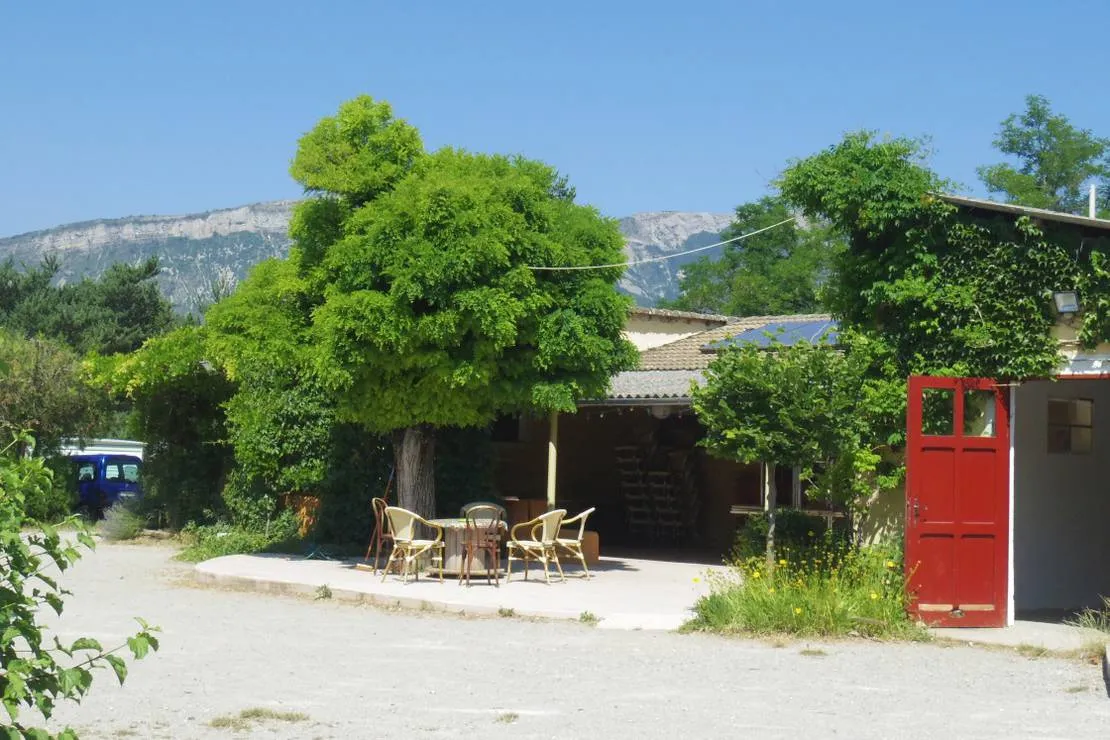 camping-les-cigales-saint-genis-nxfic