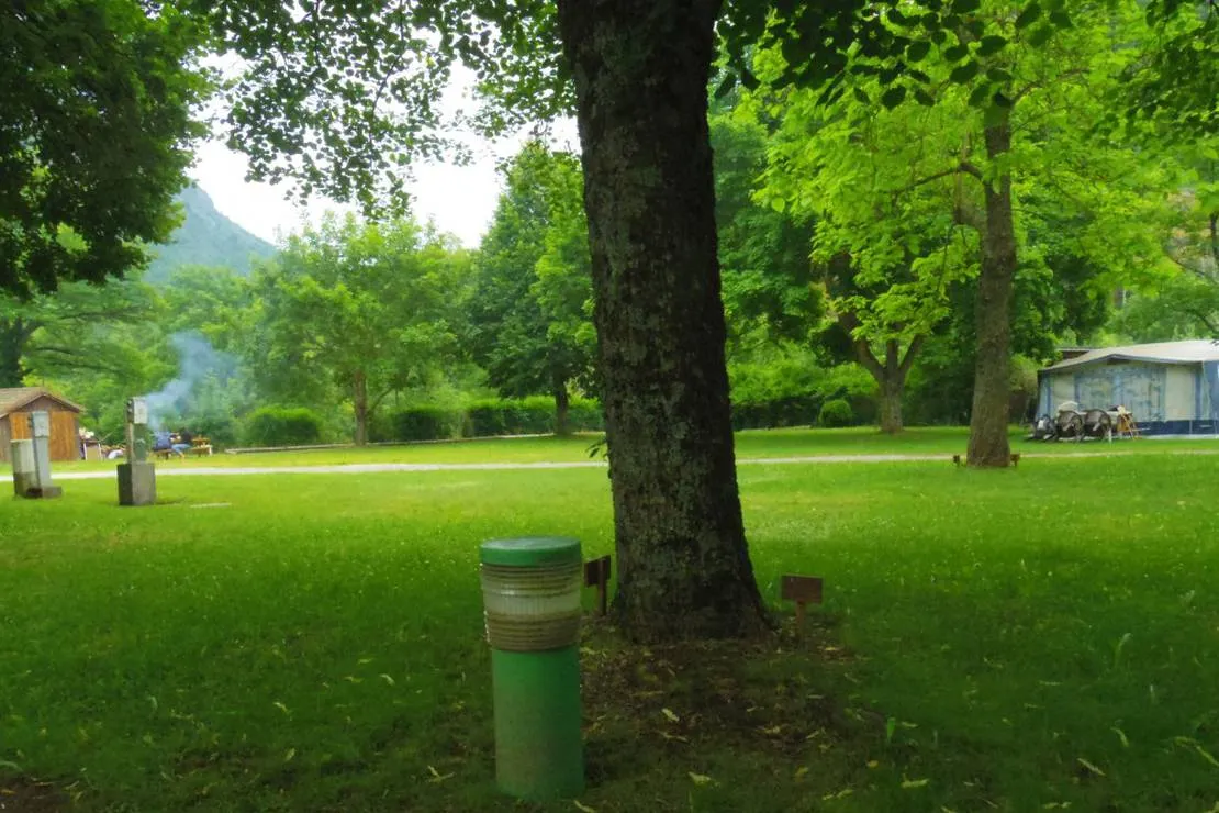 camping-municipal-les-vigneaux-entraigues-lbs2z