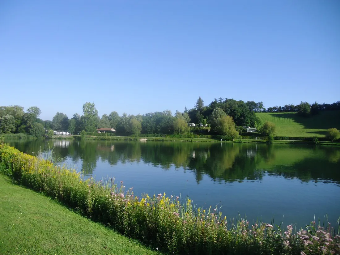 la-base-de-loisirs-du-moulin-meyrieu-les-etangs-zhimm