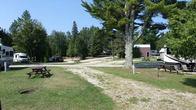 tiki-rv-park-campground-st-ignace-qz5hq