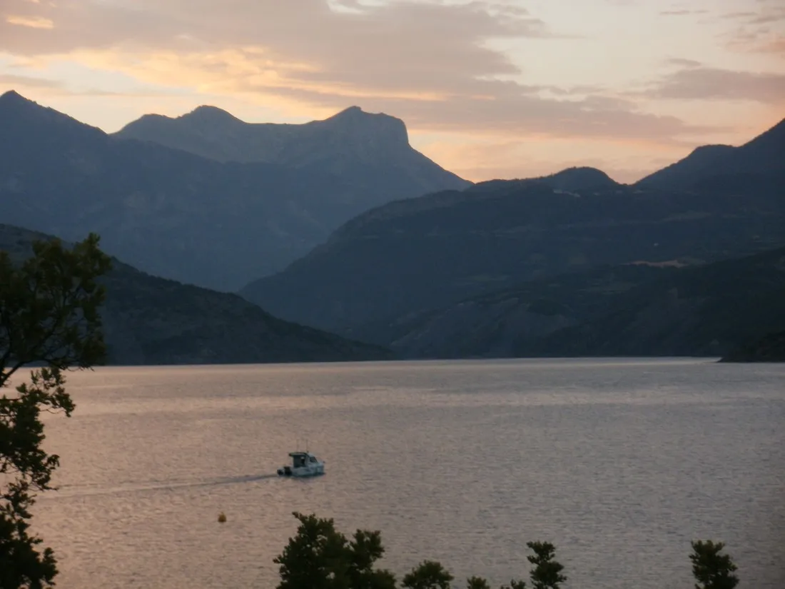 ccas-baie-des-lionnets-rousset-tzwdr