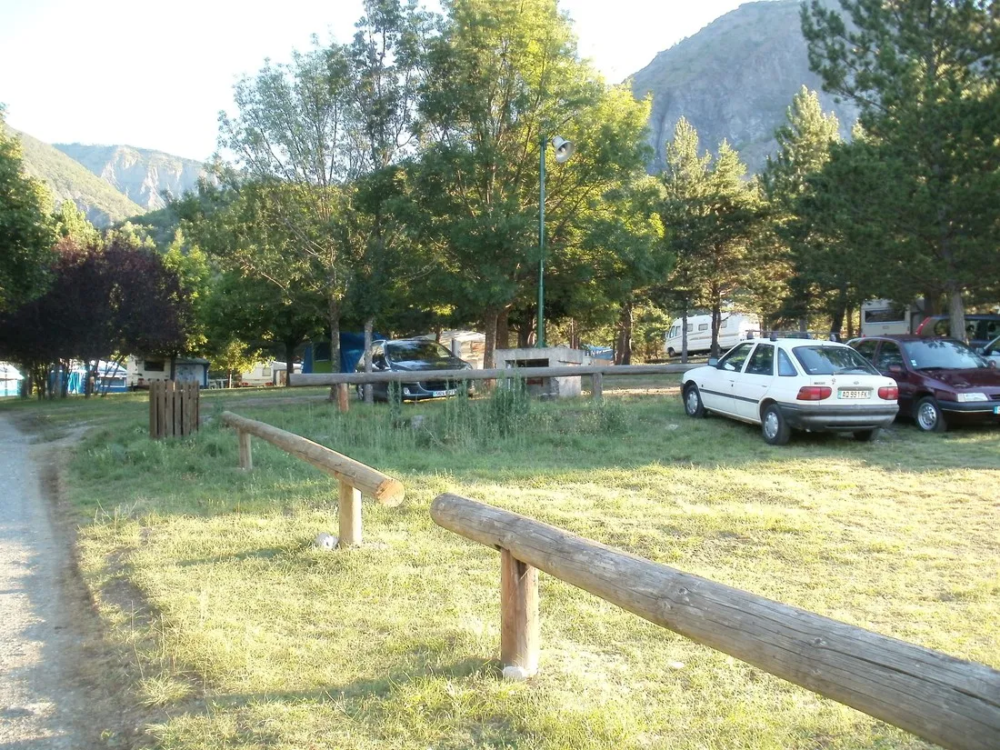 ccas-baie-des-lionnets-rousset-xwq6j