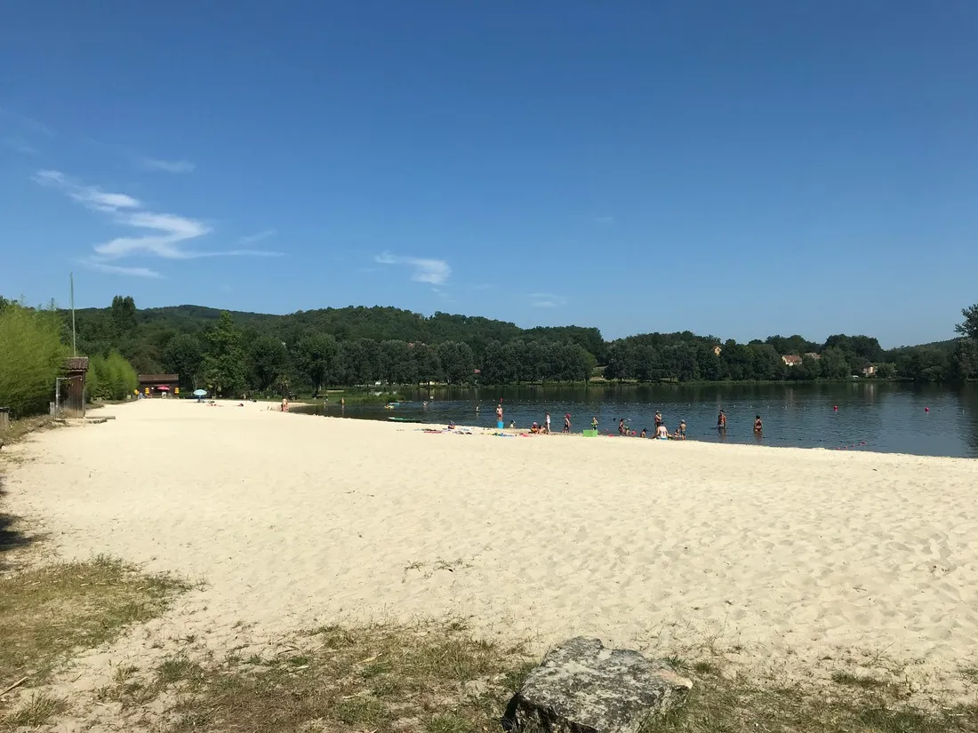 du-lac-de-grolejac-grolejac-dordogne-lyhsu
