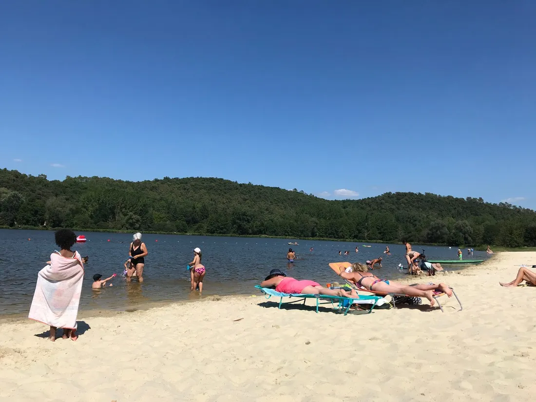 du-lac-de-grolejac-grolejac-dordogne-yjwgo