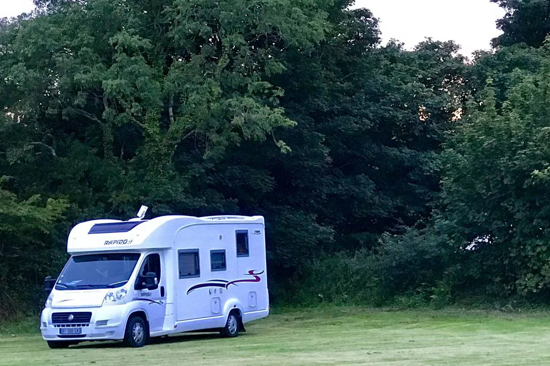 tregroes-caravan-camping-glamping-park-pembrokeshire-iu2rv