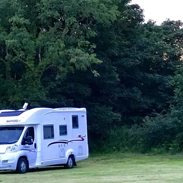 tregroes-caravan-camping-glamping-park-pembrokeshire-iu2rv