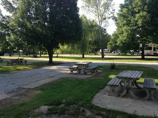 big-red-barn-rv-park-carthage-ieelz