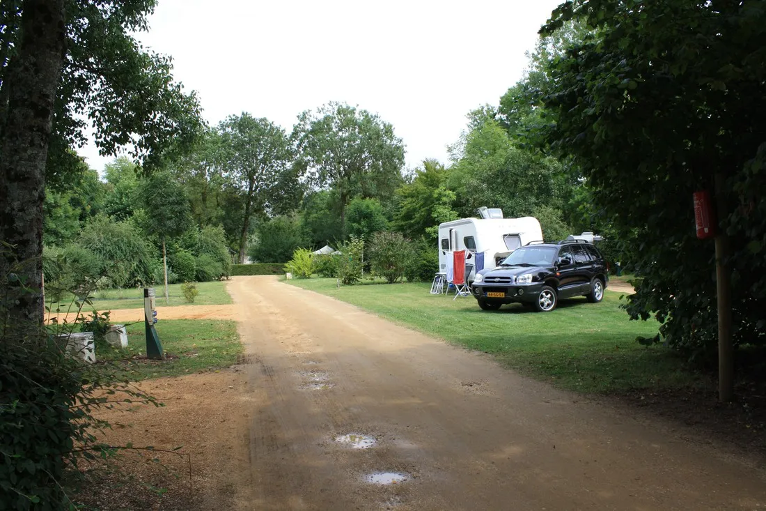 camping-les-portes-de-lanjou-durtal-tau81