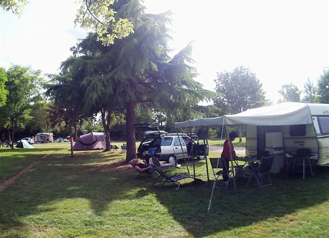 municipal-de-la-noue-marrou-ligny-le-chatel-tkvbv