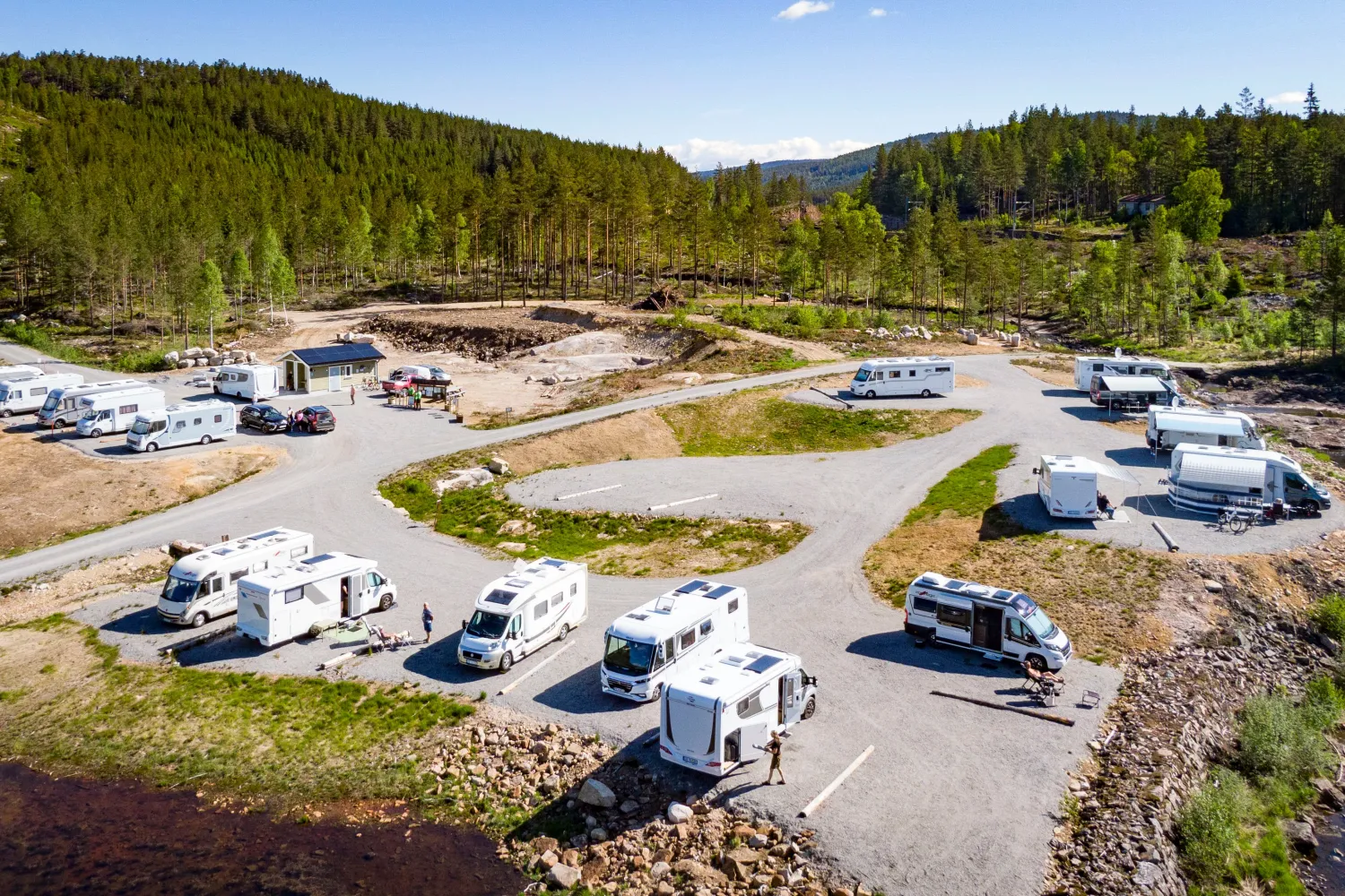 villmarkseventyret-bobilparkering-prestestranda-t8pqw