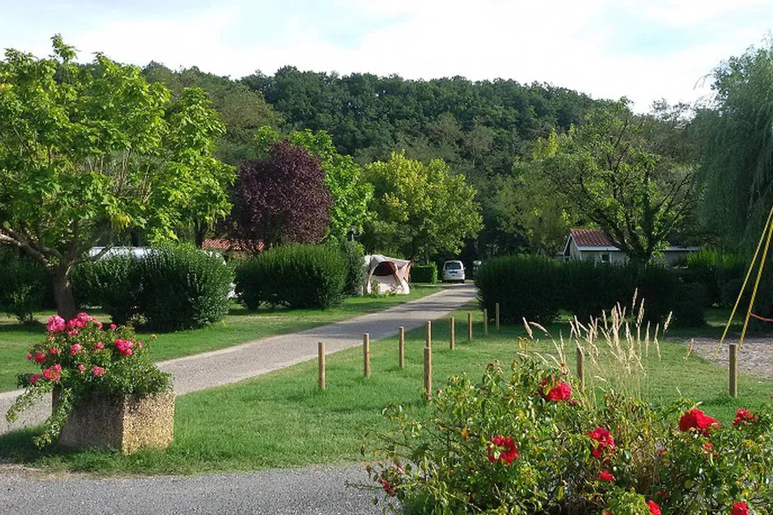 camping-hameau-de-lustrac-trentels-izjbj