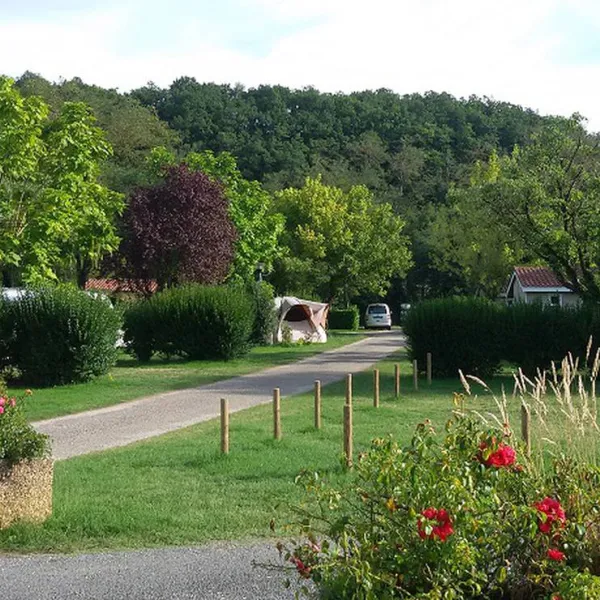 camping-hameau-de-lustrac-trentels-izjbj
