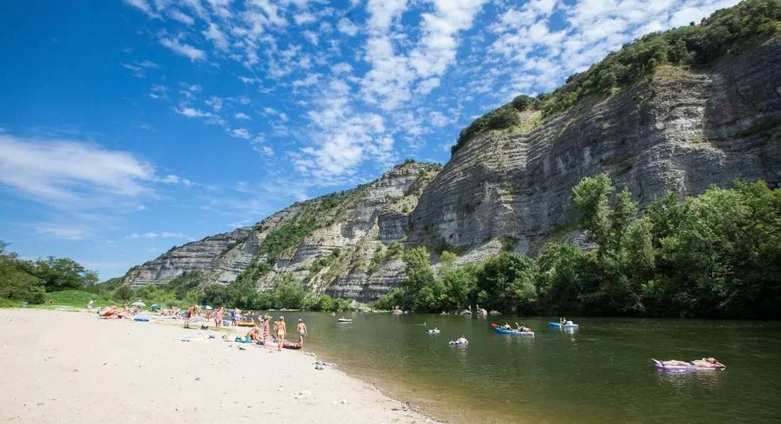 la-grand-terre-ruoms-sampzon-ardegraveche-25em2