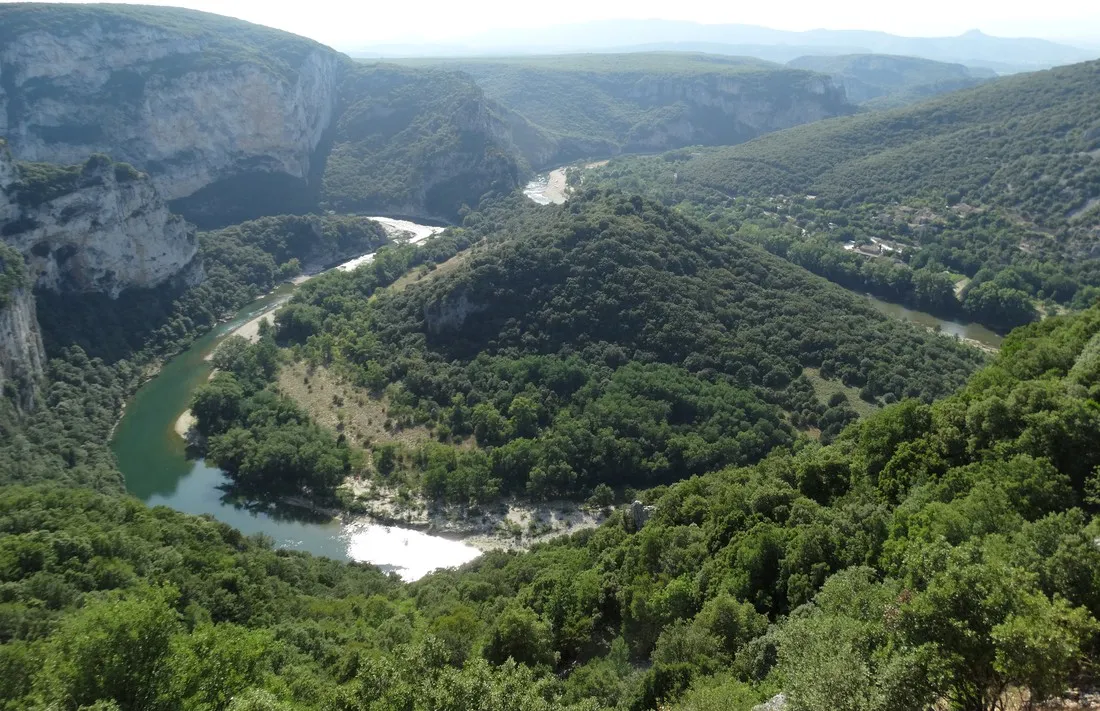 la-grand-terre-ruoms-sampzon-ardegraveche-mojp4