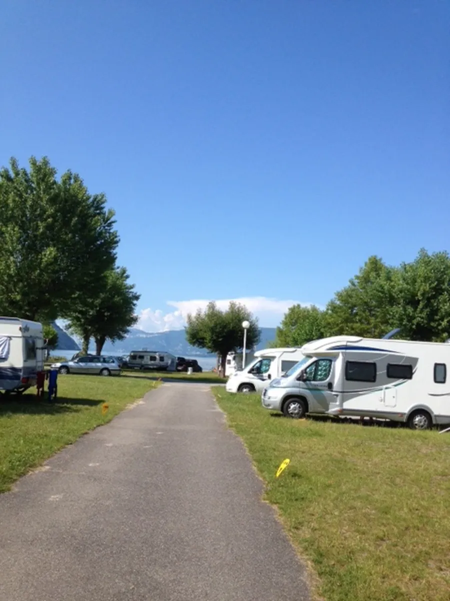 lile-aux-cygnes-le-bourget-du-lac-savoie-1hgpj