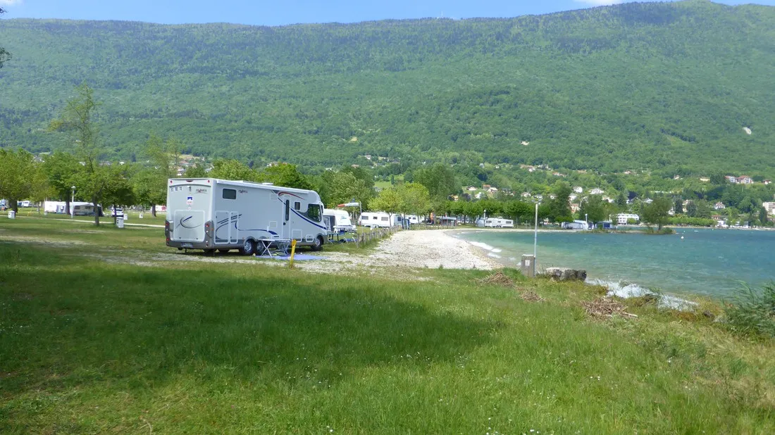 lile-aux-cygnes-le-bourget-du-lac-savoie-nnebl