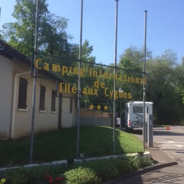 lile-aux-cygnes-le-bourget-du-lac-savoie-qbqxf