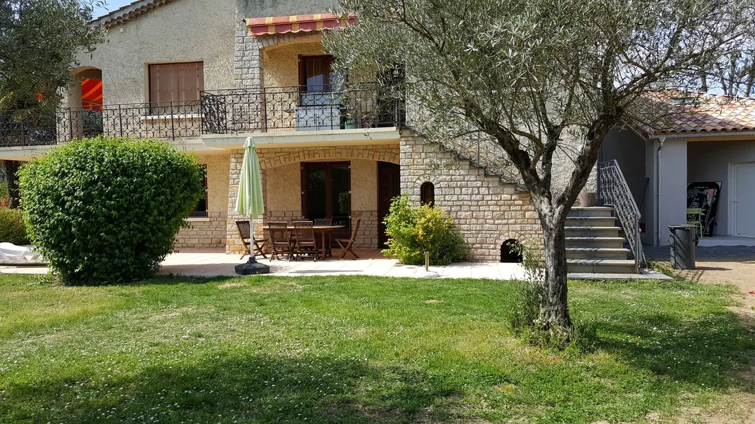 les-paillotes-ruoms-sampzon-ardeche-vunmf