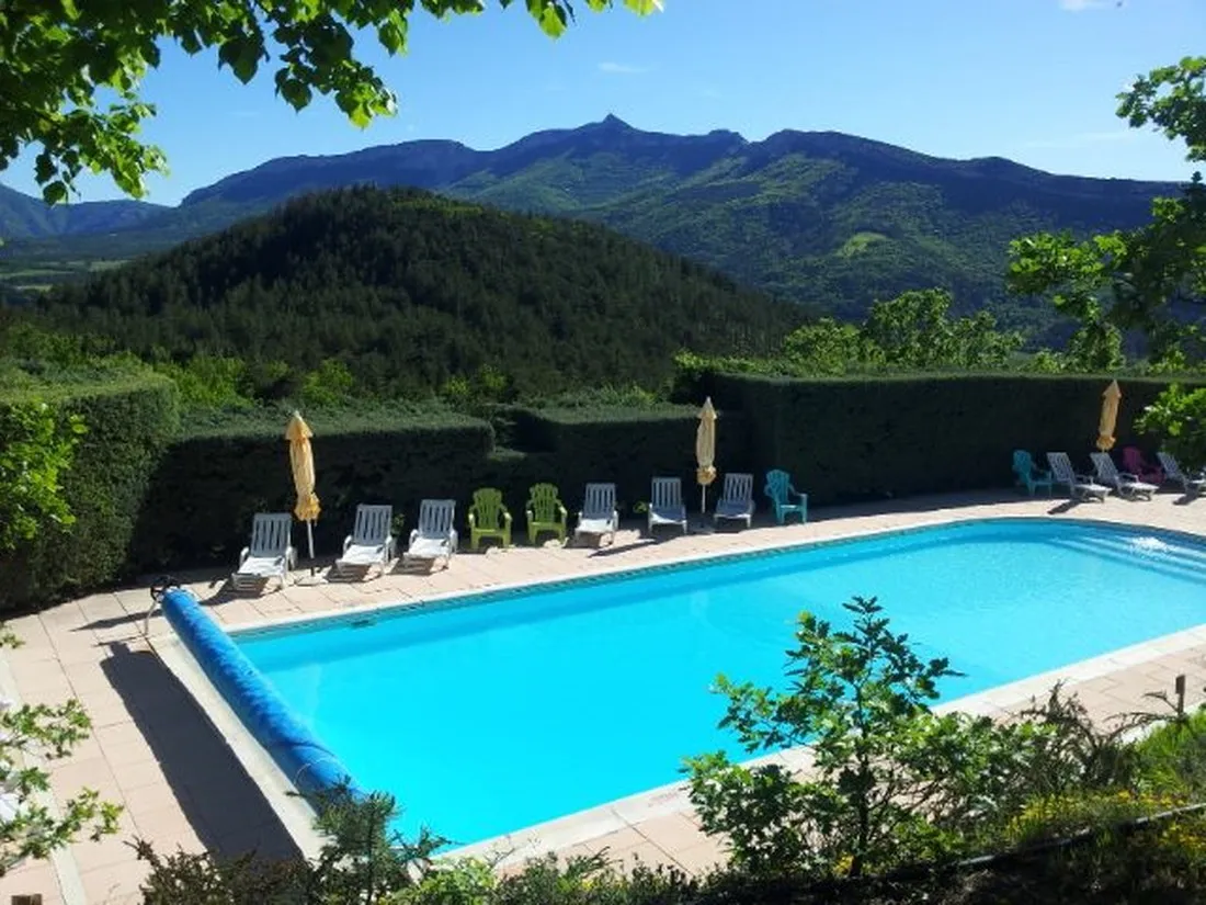 le-domaine-des-2-soleils-serres-bwjhr