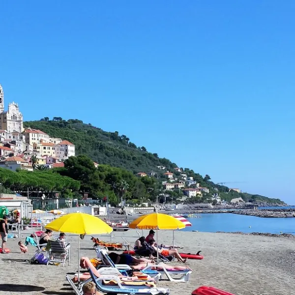 lino-in-cervo-imperia-uxnpu