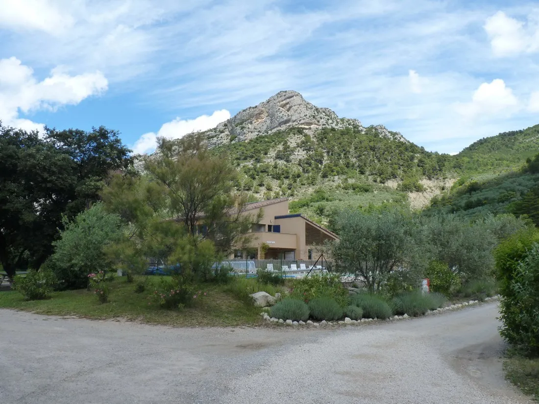 la-fontaine-dhannibal-buis-les-baronnies-c1zf0