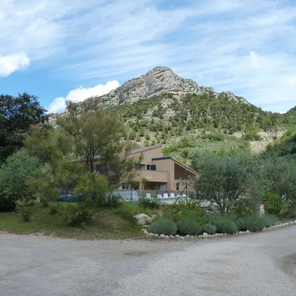 la-fontaine-dhannibal-buis-les-baronnies-c1zf0