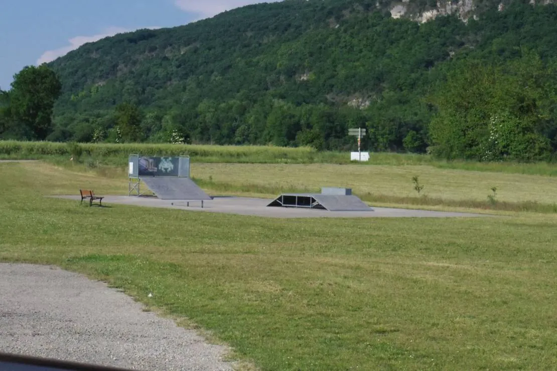 camping-du-val-damby-hieres-sur-amby-6qikd