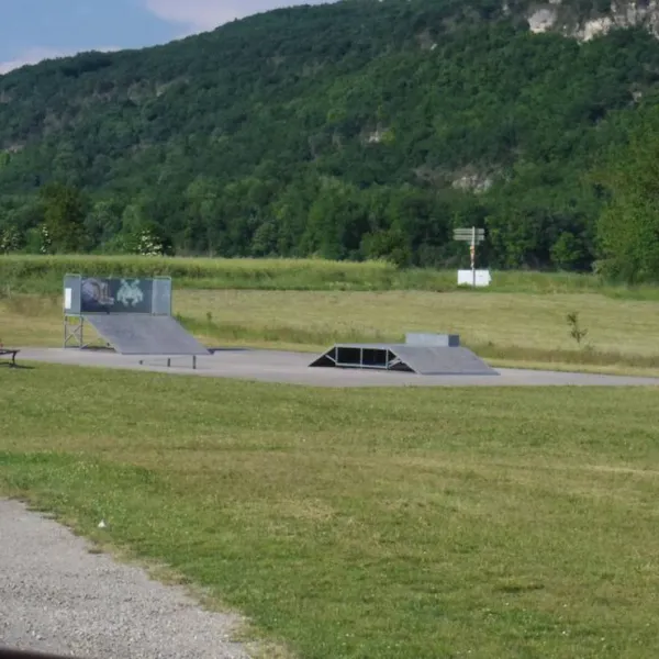 camping-du-val-damby-hieres-sur-amby-6qikd