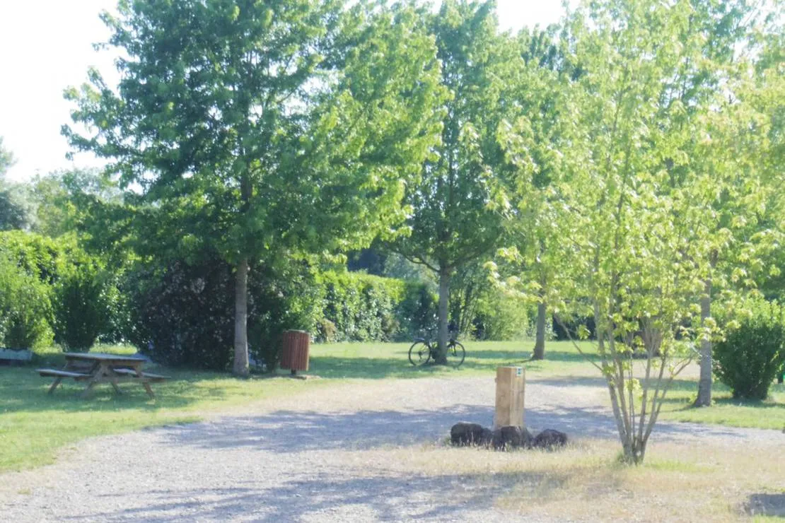 camping-du-val-damby-hieres-sur-amby-bzk8i