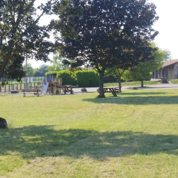 camping-du-val-damby-hieres-sur-amby-m4qyi