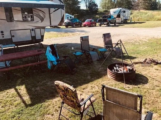 holiday-rv-campground-grass-lake-8kmqm