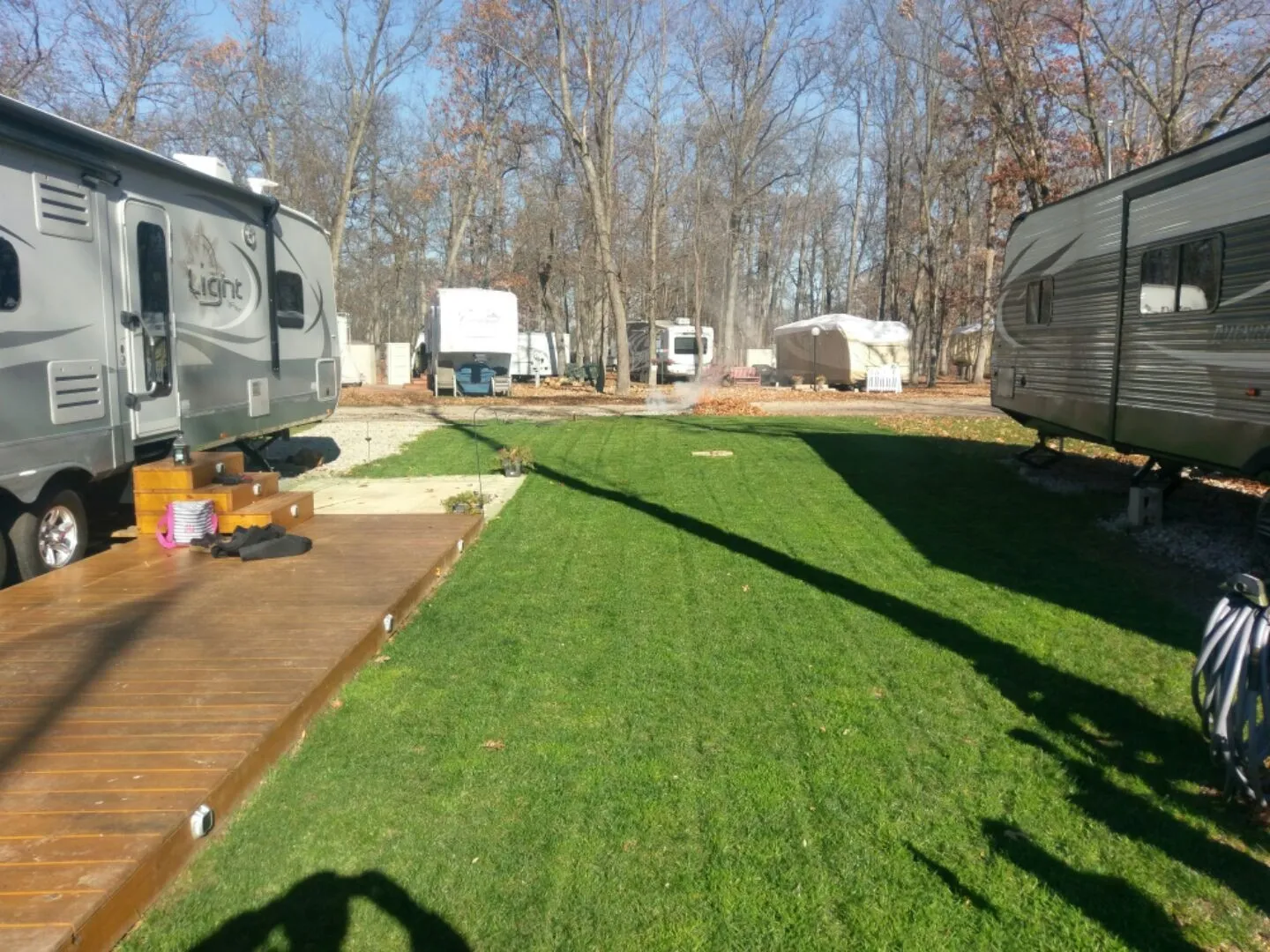 holiday-rv-campground-grass-lake-vw44e