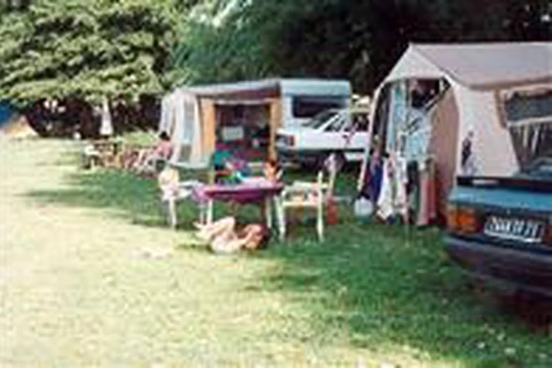 aire-naturelle-de-camping-a-la-ferme-etrigny-acbn7