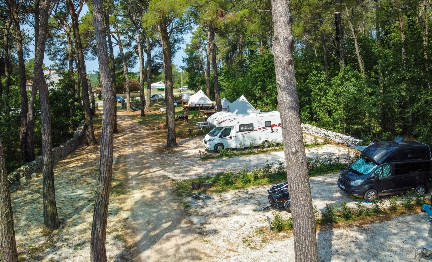 camp-dvor-barban-s0dx7