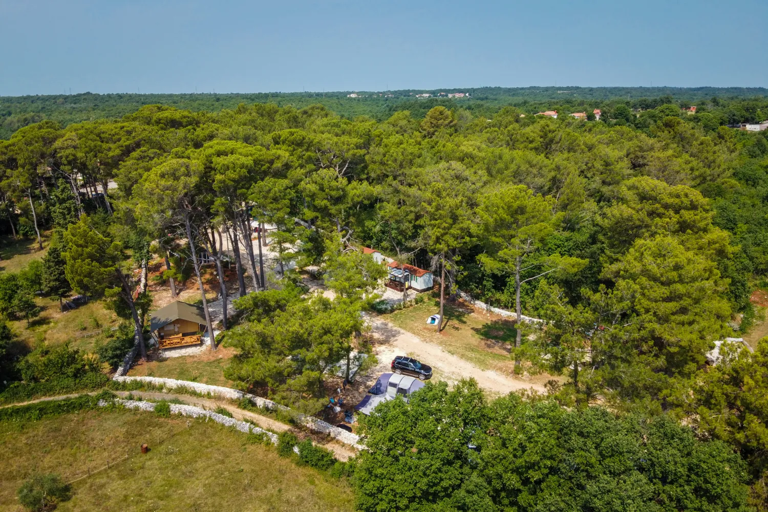camp-dvor-barban-yfo3x