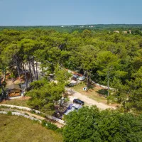 camp-dvor-barban-yfo3x