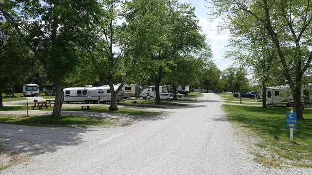 diamond-caverns-rv-resort-golf-park-city-kzto9