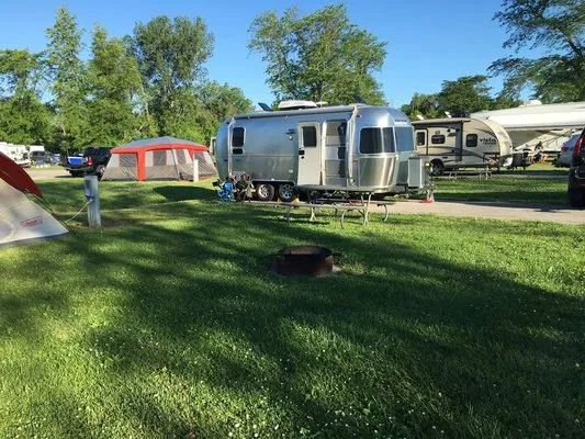 east-harbor-state-park-campground-lakeside-marblehead-v2zcw