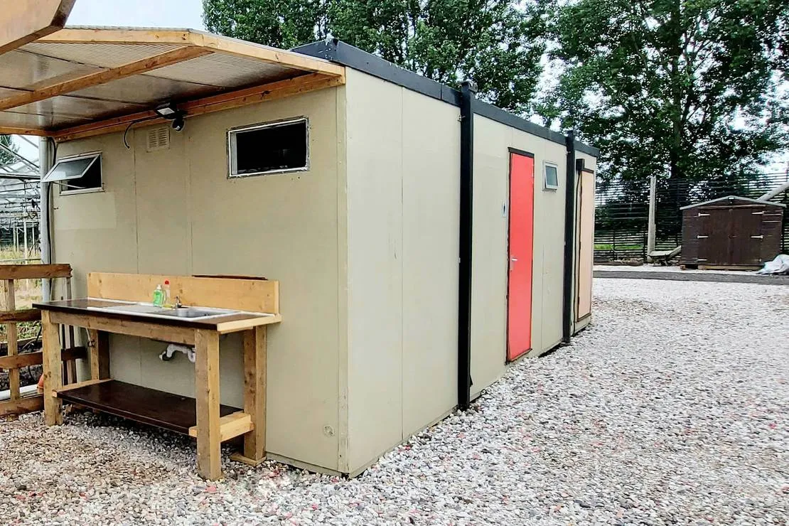 peachey-place-campsite-newport-mx0s5