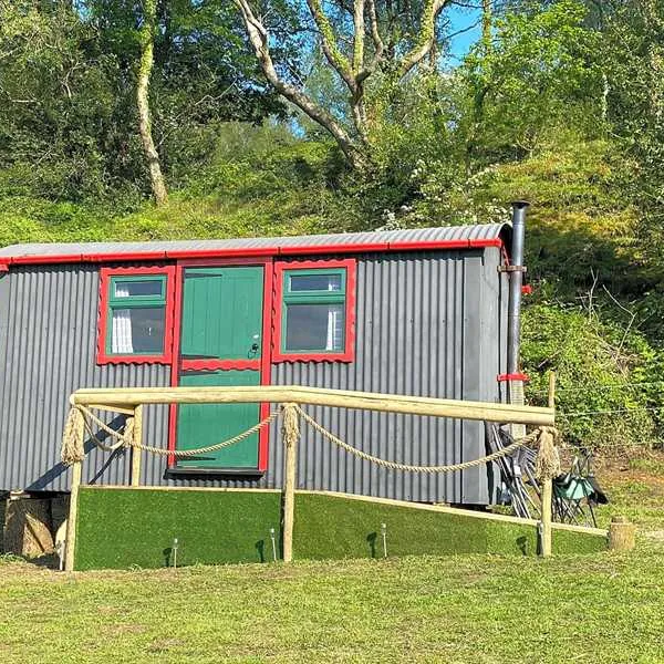 wenallt-wild-camp-neath-kxdfw