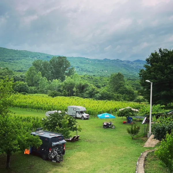 Purple Eye Estate - Camp & Winery (Jokaš)