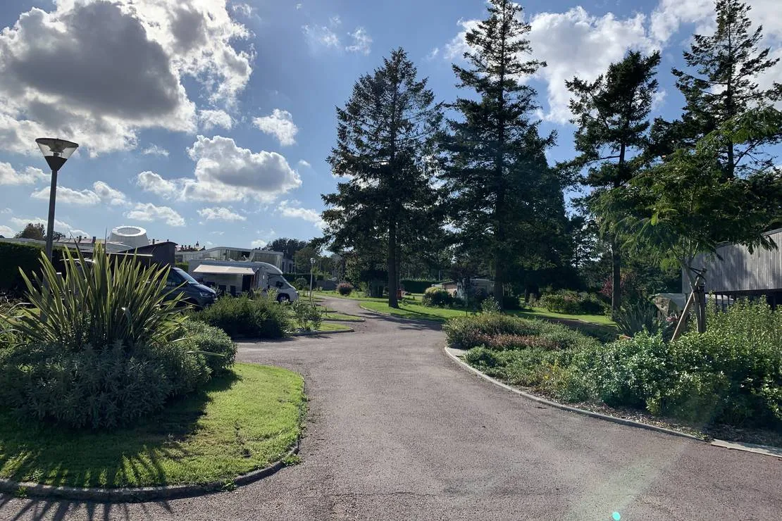 camping-municipal-des-bords-de-laure-bayeux-xzhr6