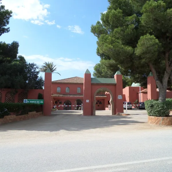 el-templo-del-sol-lhospitalet-de-linfant-qcwws