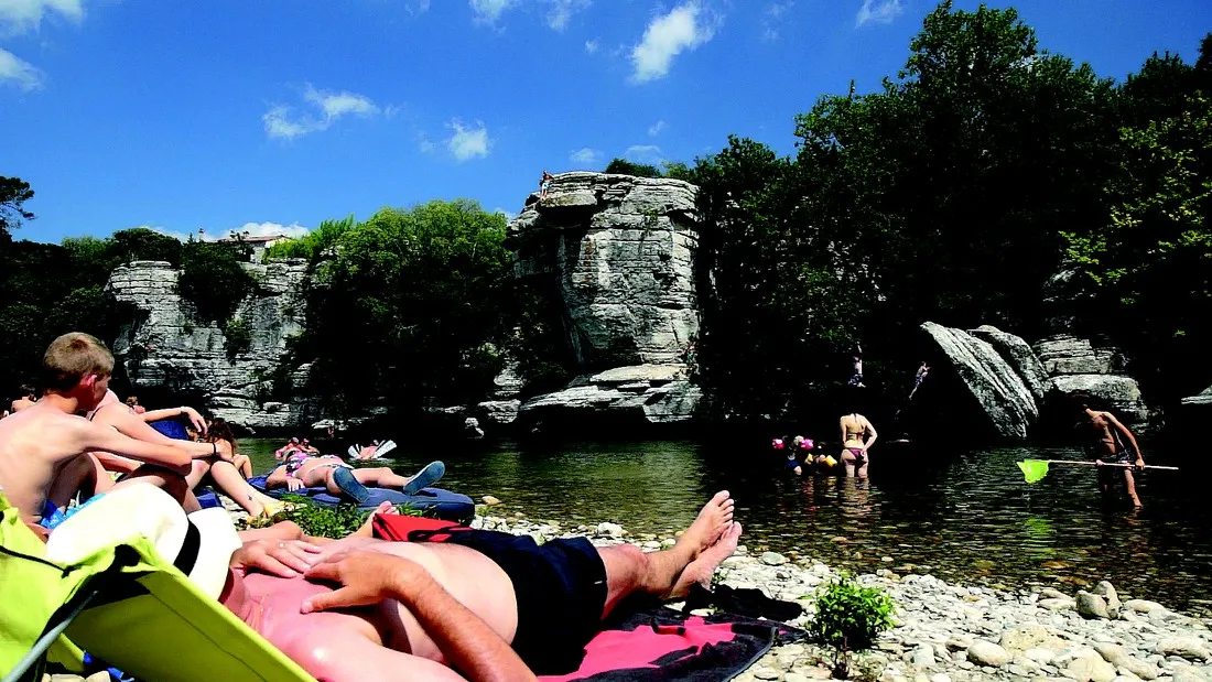 peyroche-ruoms-sampzon-ardegraveche-mhm9o