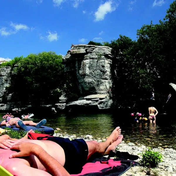 peyroche-ruoms-sampzon-ardegraveche-mhm9o