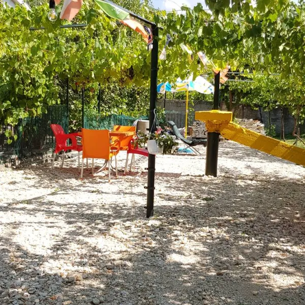 river-side-camping-berat-yec5g