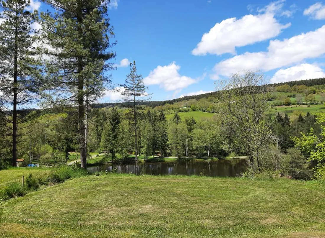gites-bistro-le-paradou-saint-priest-la-prugne-zeyiw