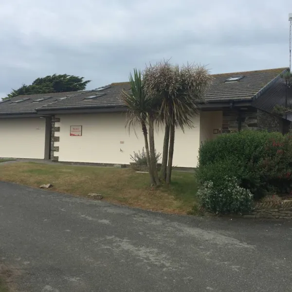 mother-iveys-bay-caravan-park-padstow-hulvz
