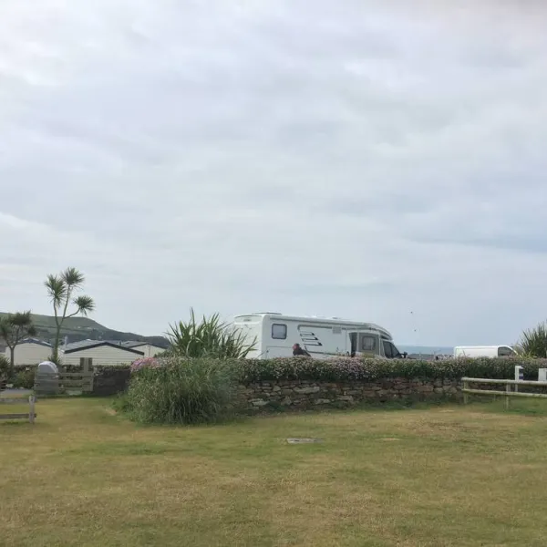 mother-iveys-bay-caravan-park-padstow-oisoi