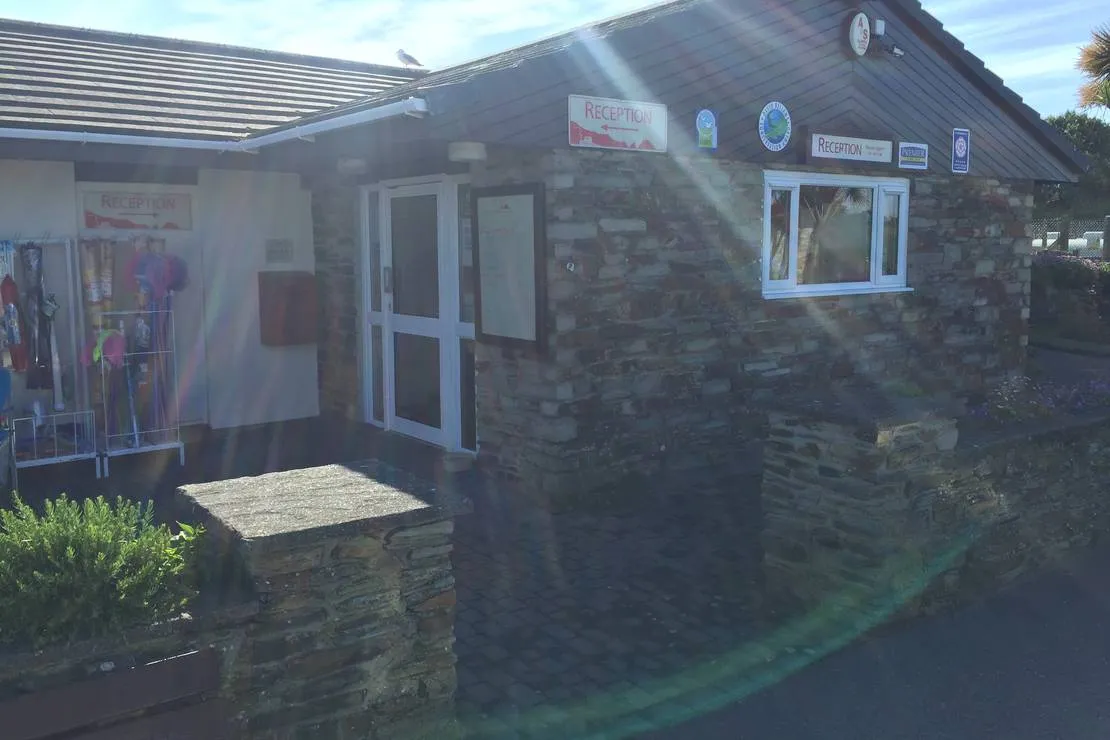 mother-iveys-bay-caravan-park-padstow-ydbqm